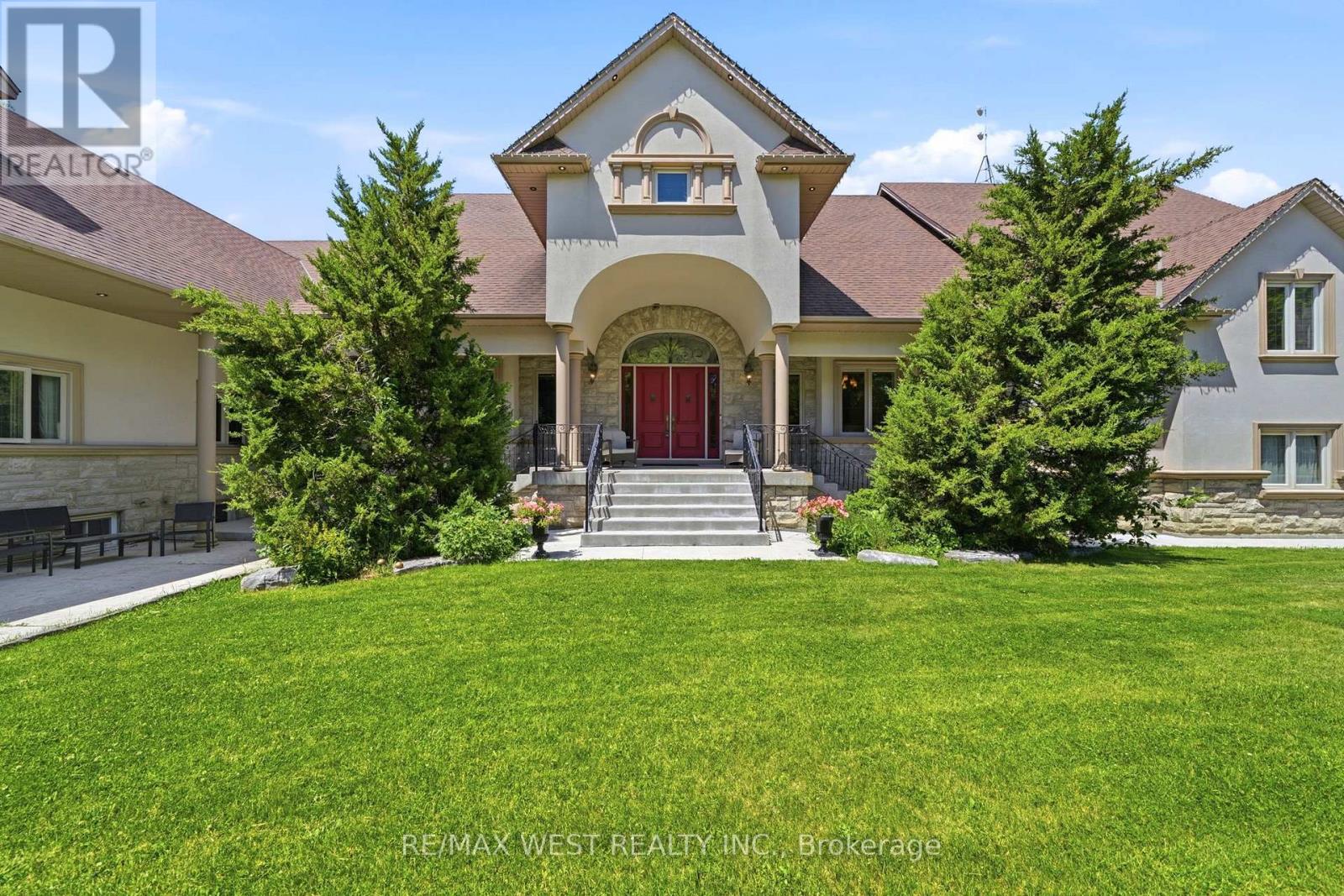 2 KINGSWOOD DRIVE