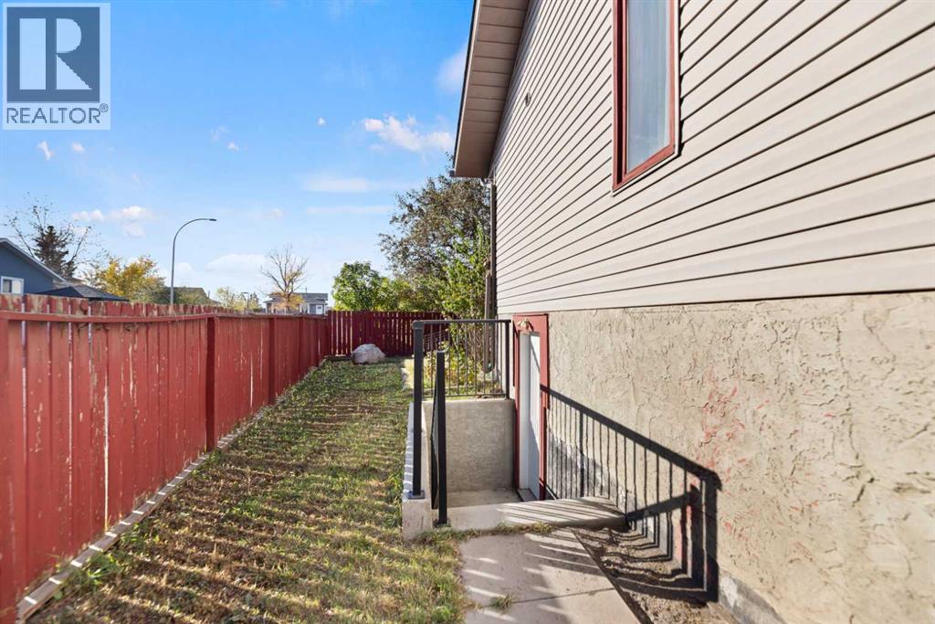 48 Castleglen Court NE