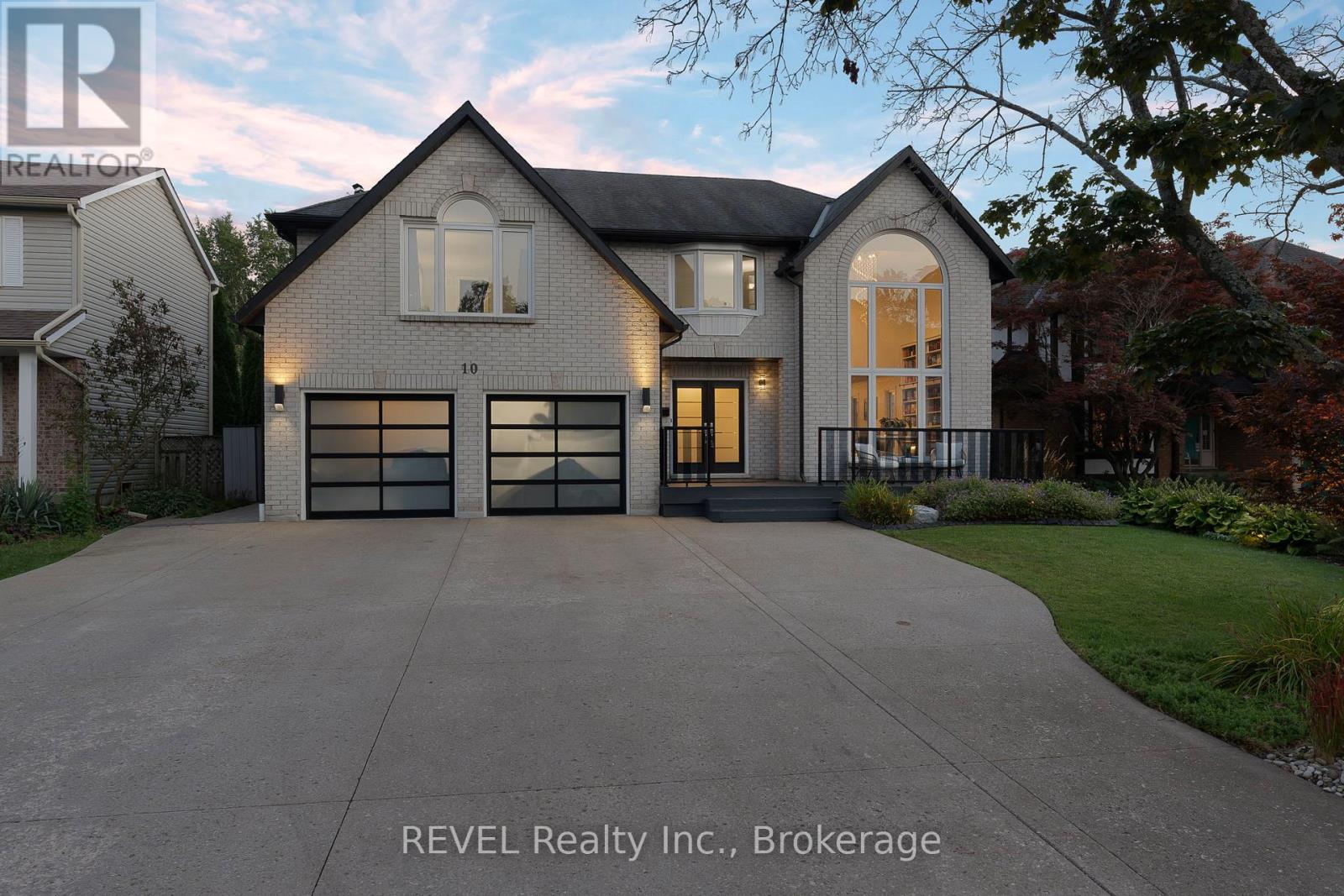 10 MEADOWBROOK LANE