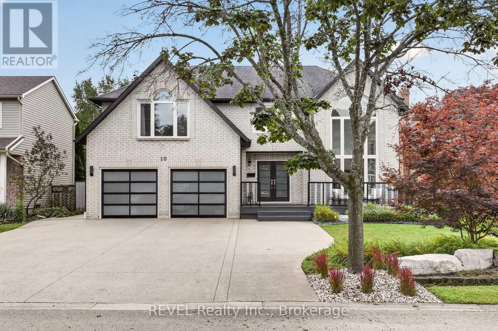 10 MEADOWBROOK LANE