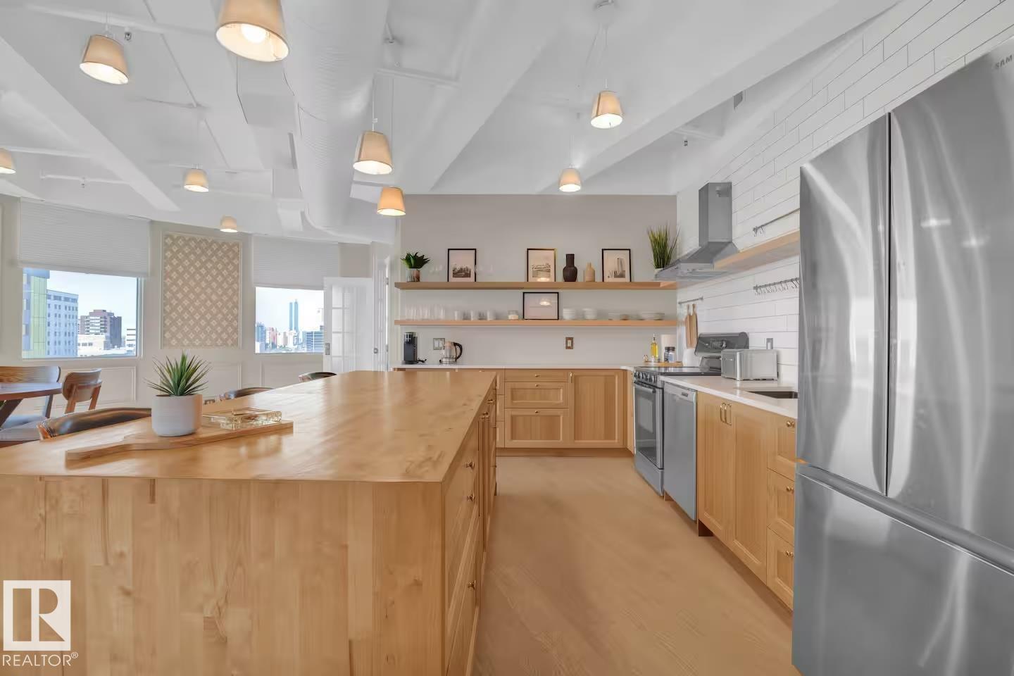 #904 10105 109 ST NW