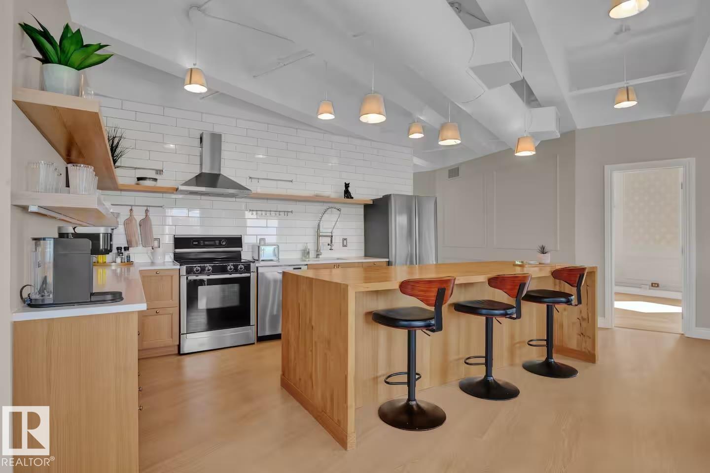 #904 10105 109 ST NW