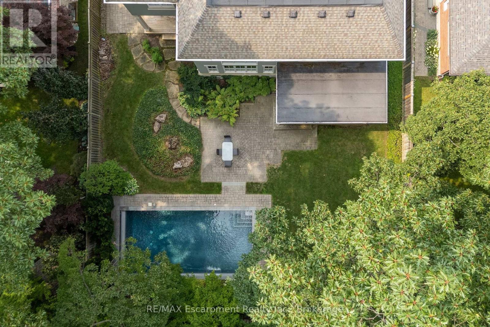 411 WEDGEWOOD DRIVE