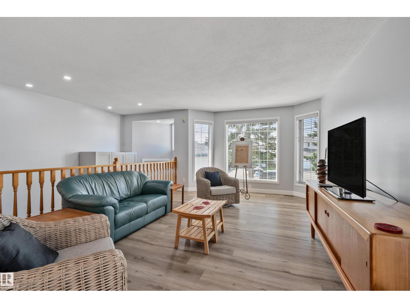 18812 89 AV NW