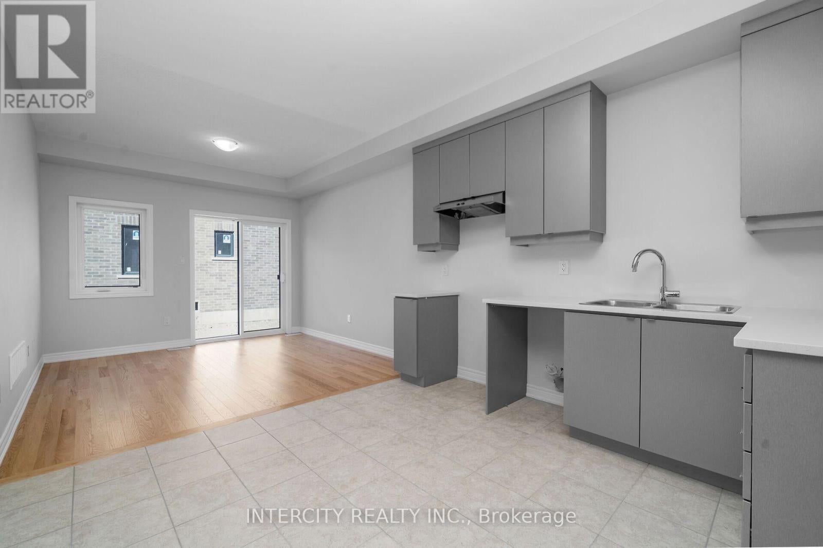 BLK7-TH35 - 27 SUNBIRD WAY