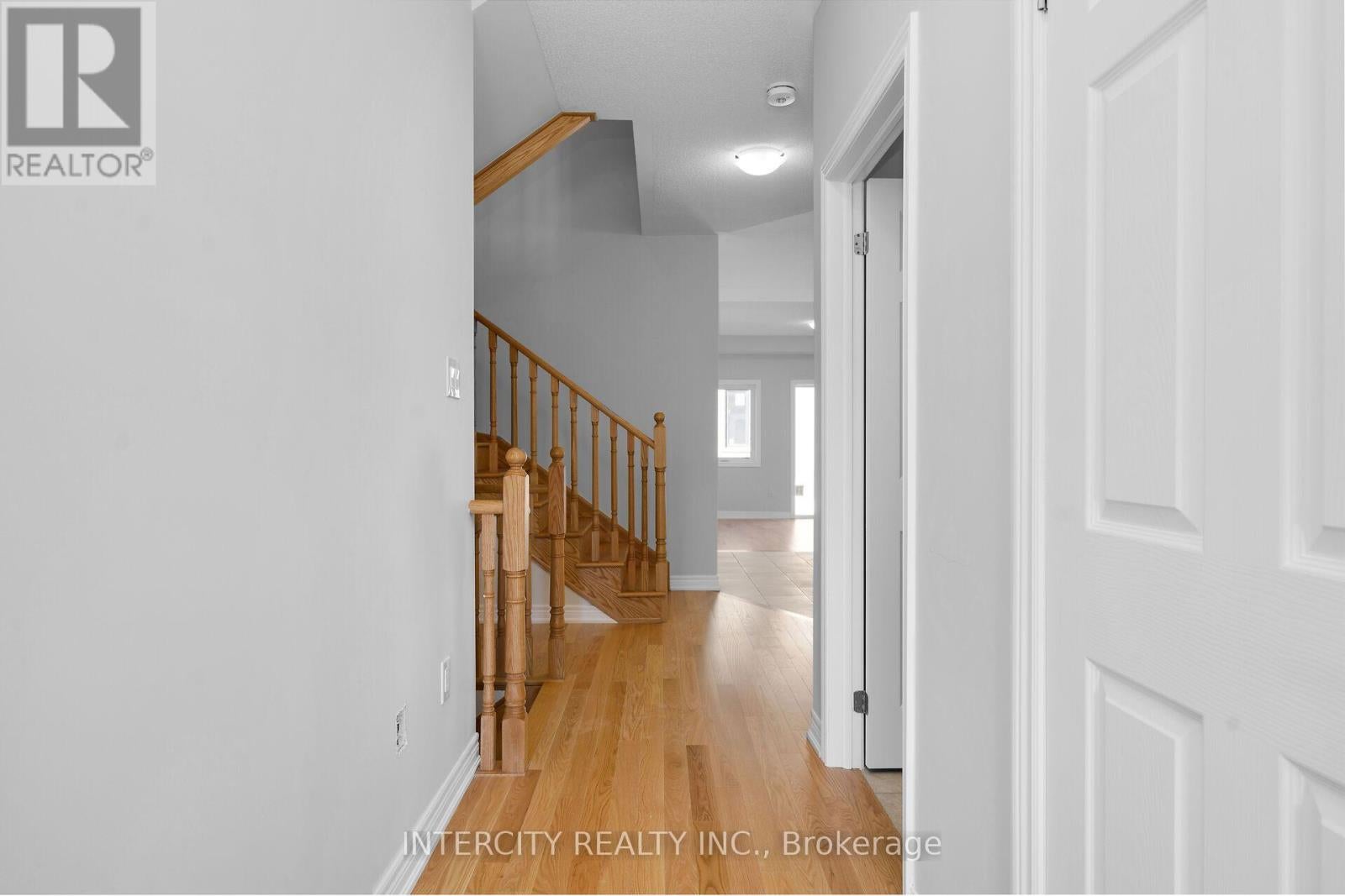 BLK7-TH35 - 27 SUNBIRD WAY