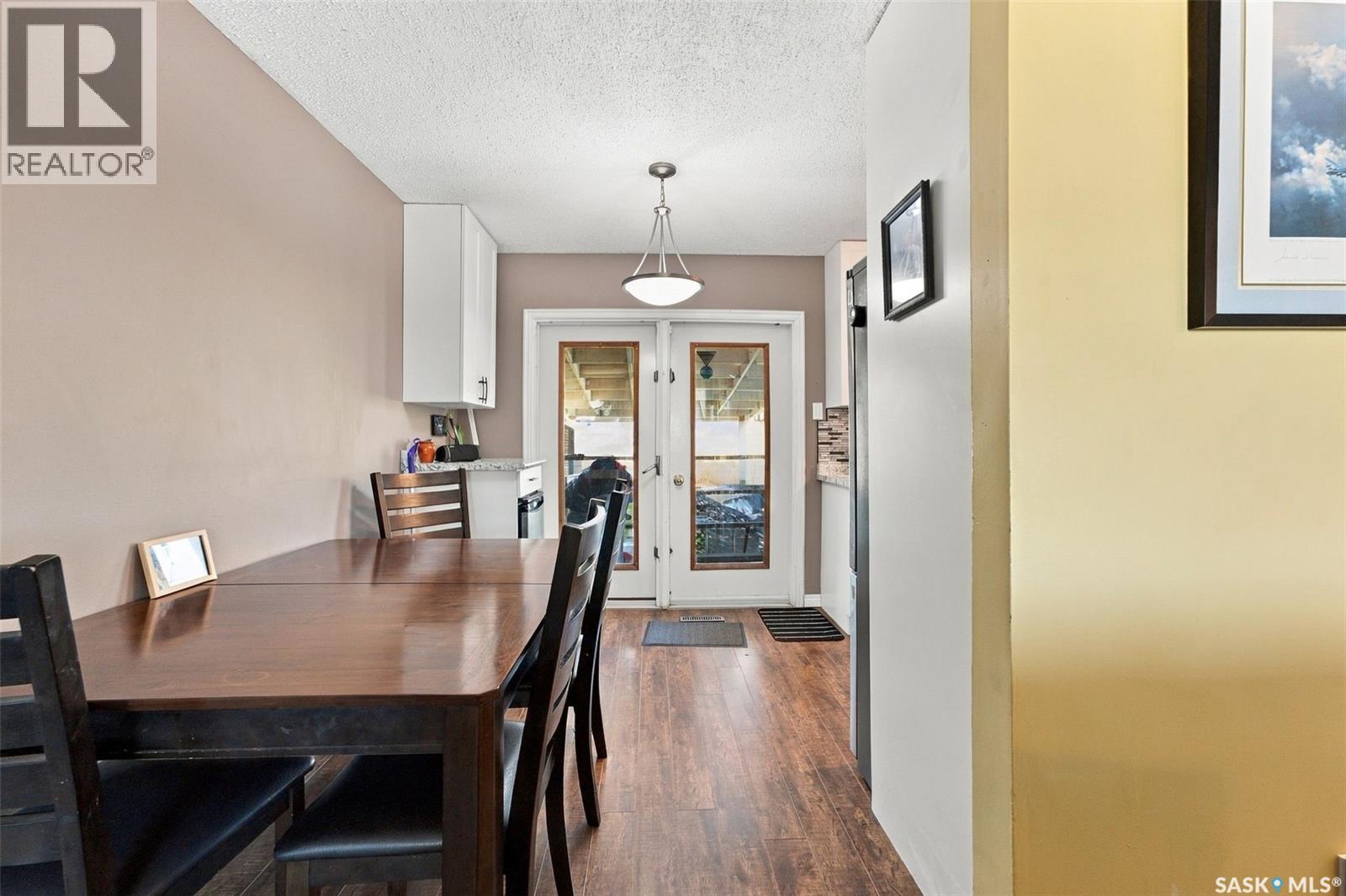 22 4th AVENUE N