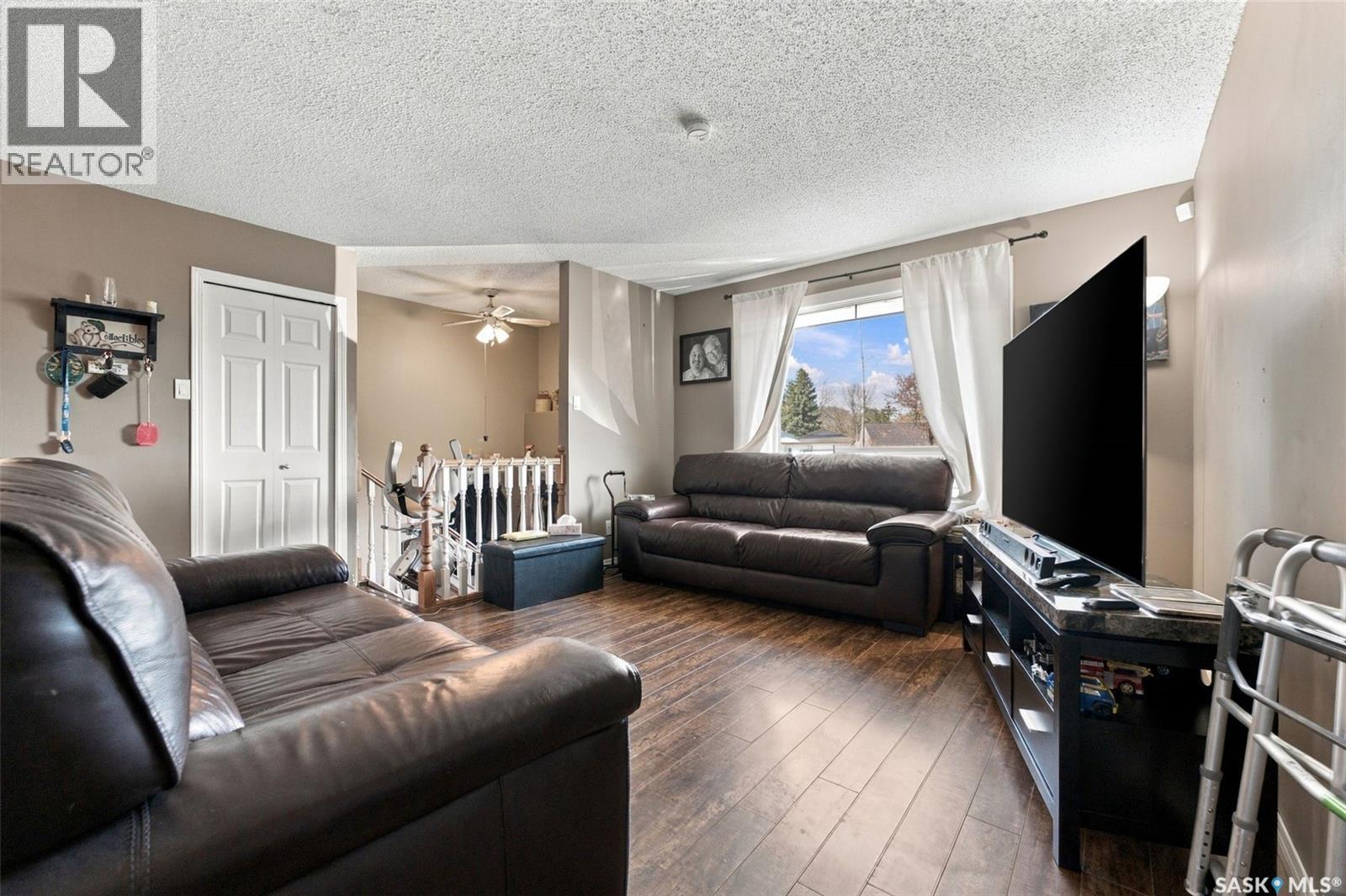 22 4th AVENUE N