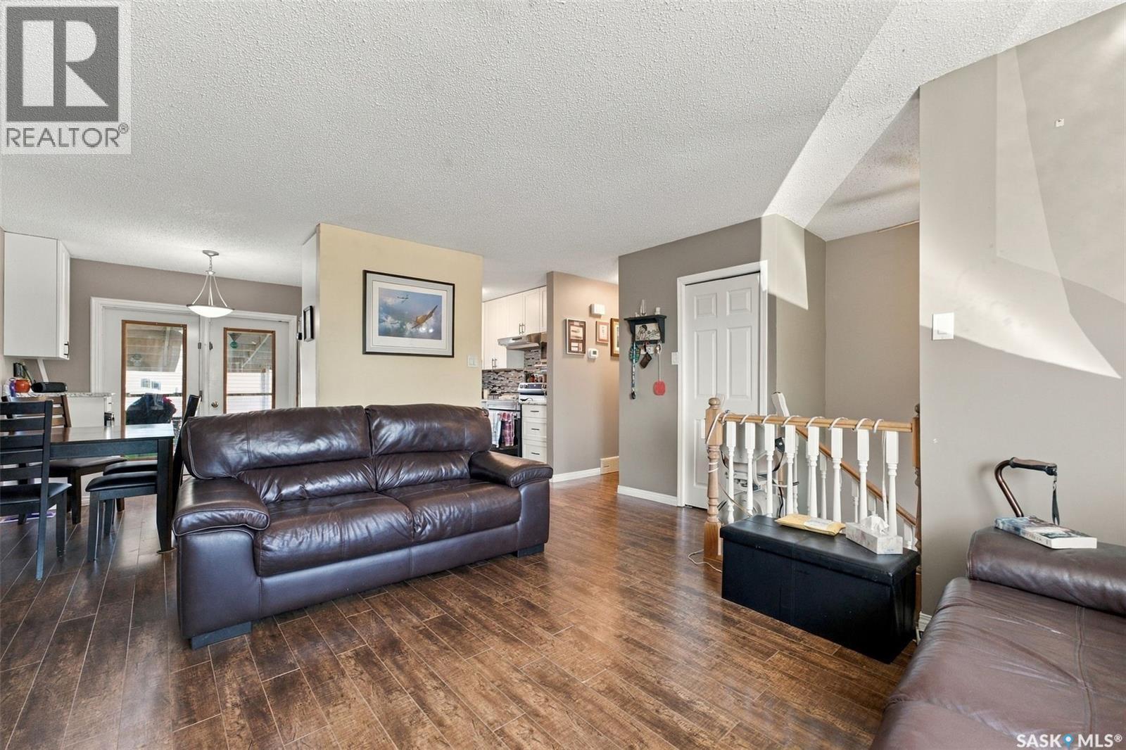 22 4th AVENUE N