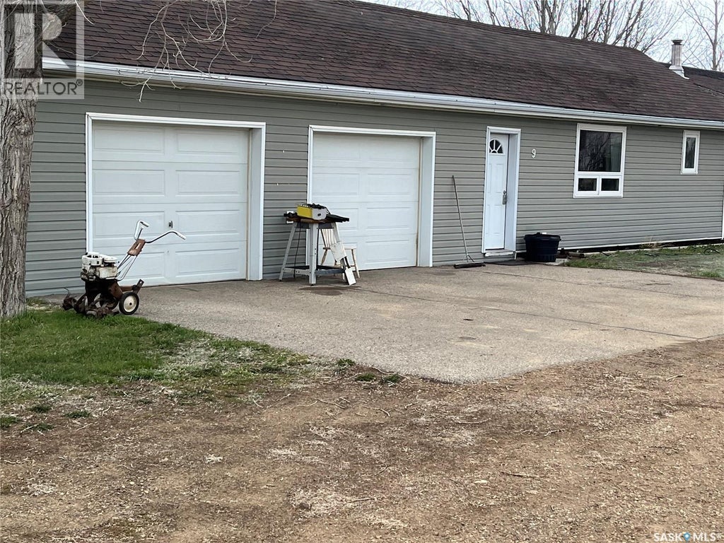 9 2ND STREET E, WILLOW BUNCH, SK S0H 4K0 - Image 82707216.jpeg?d=l