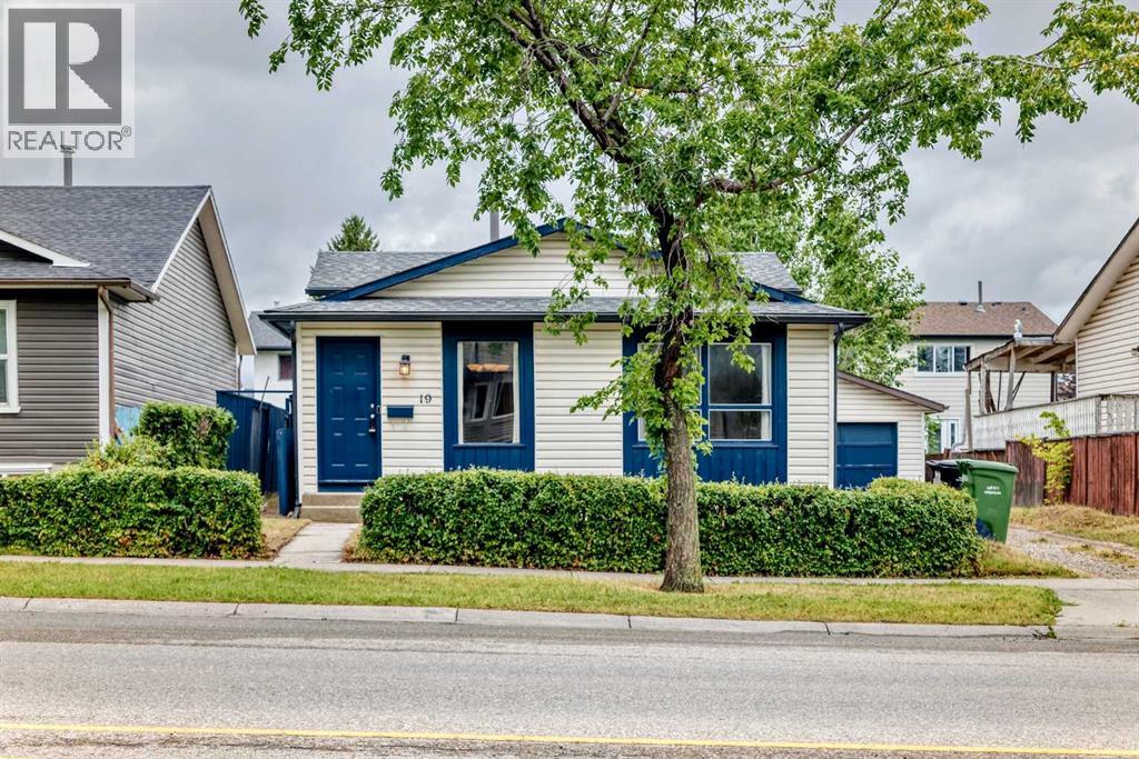 19 Falshire Drive NE
