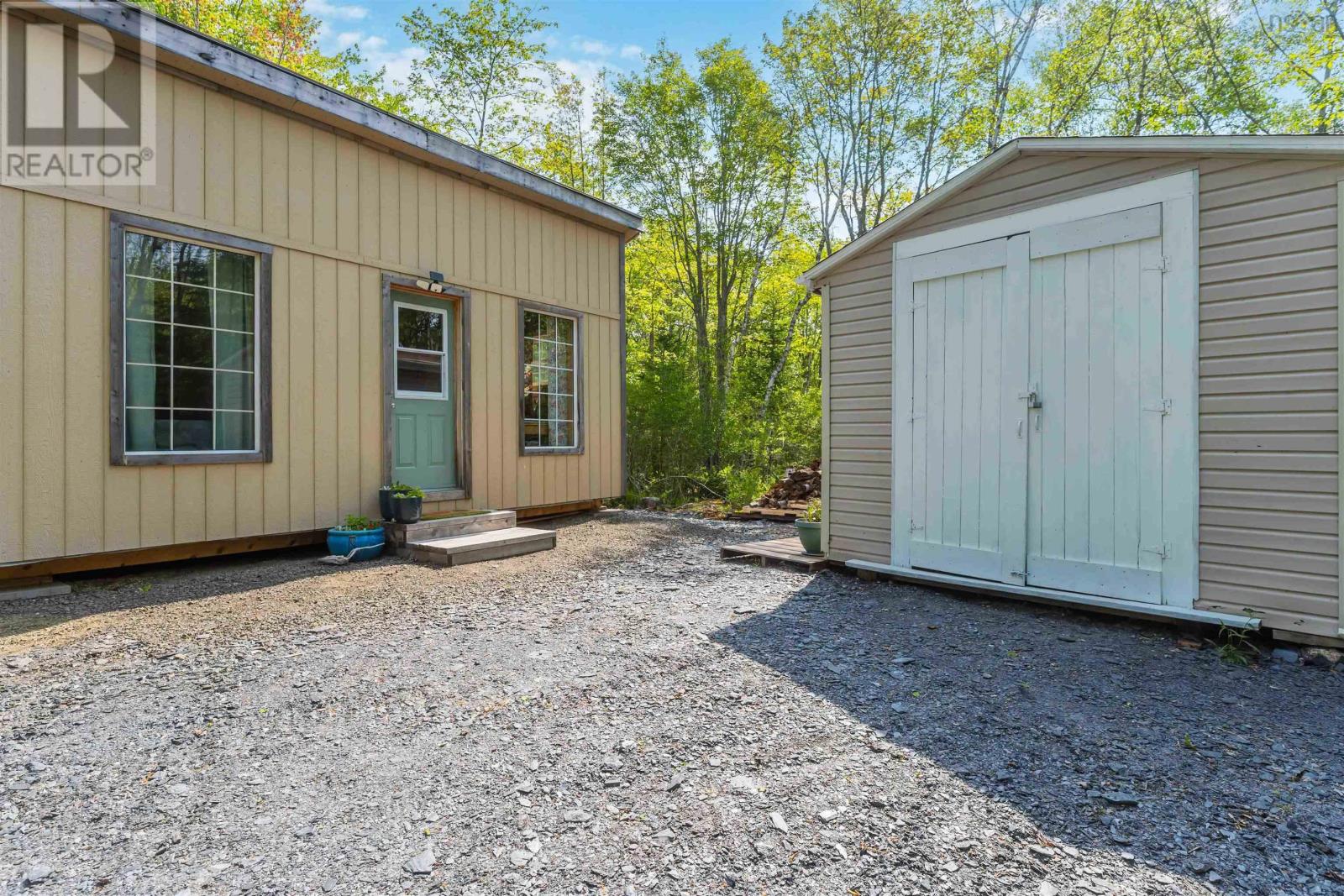 516 Greenland Road - Photo 4