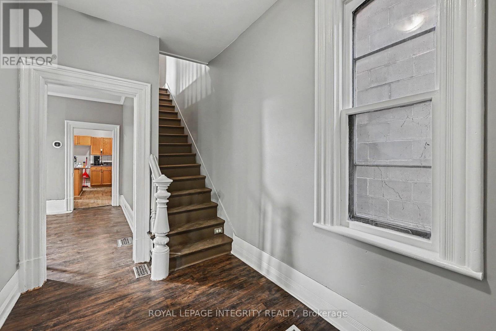 42 ELMSLEY STREET S