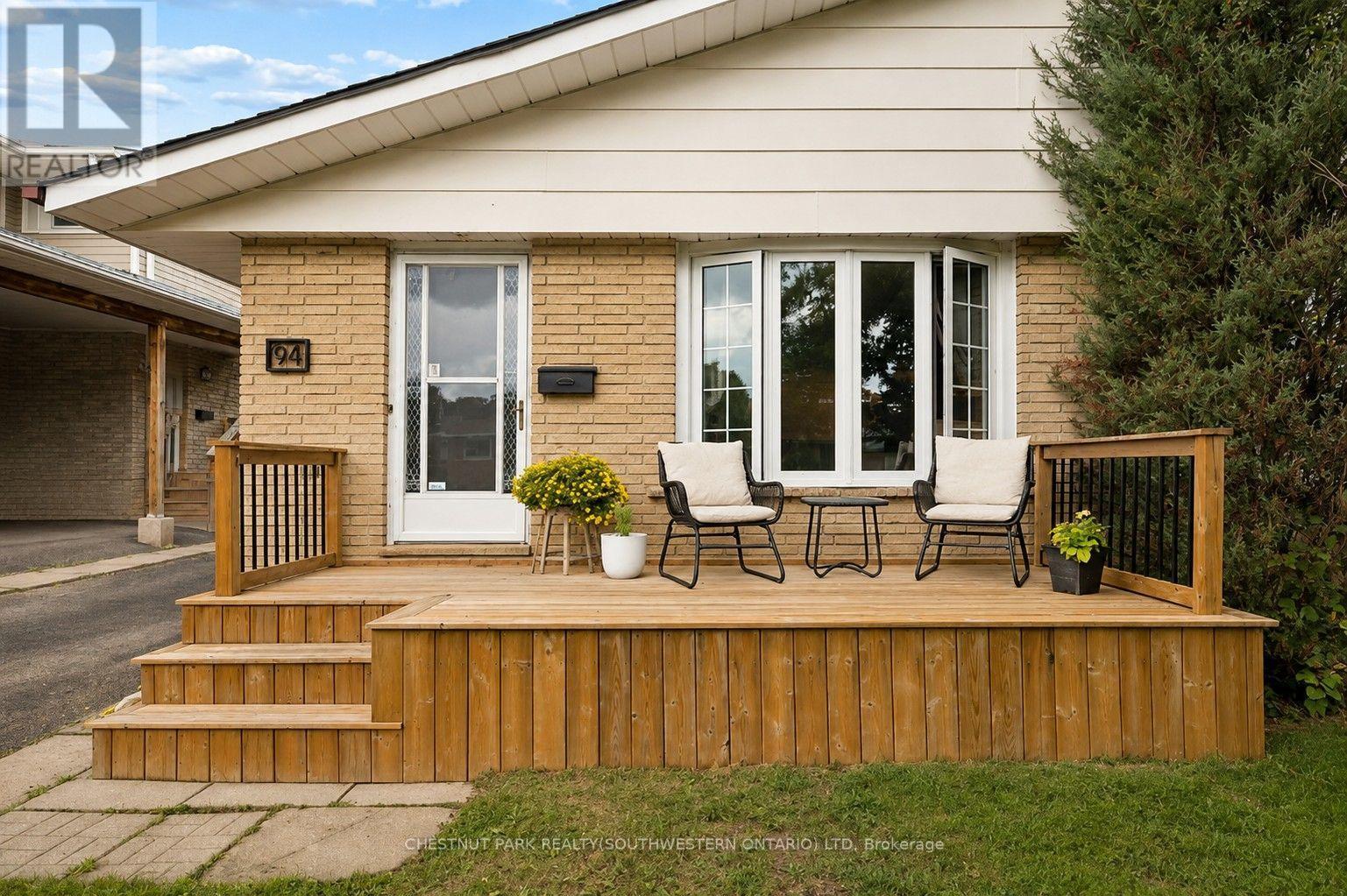 94 MONTEAGLE CRESCENT