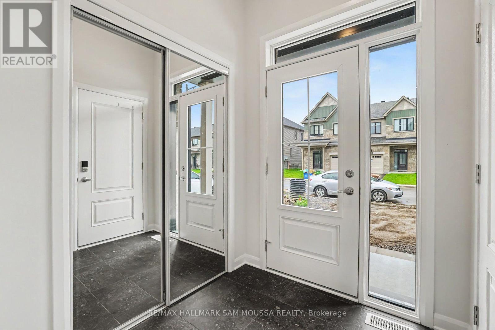 886 EILEEN VOLLICK CRESCENT