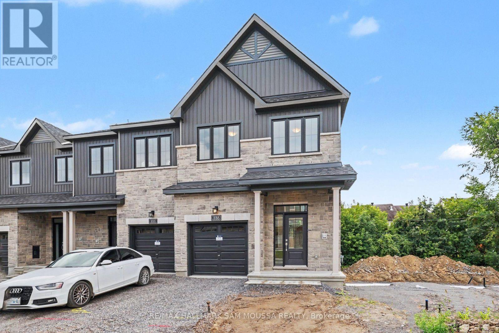 886 EILEEN VOLLICK CRESCENT