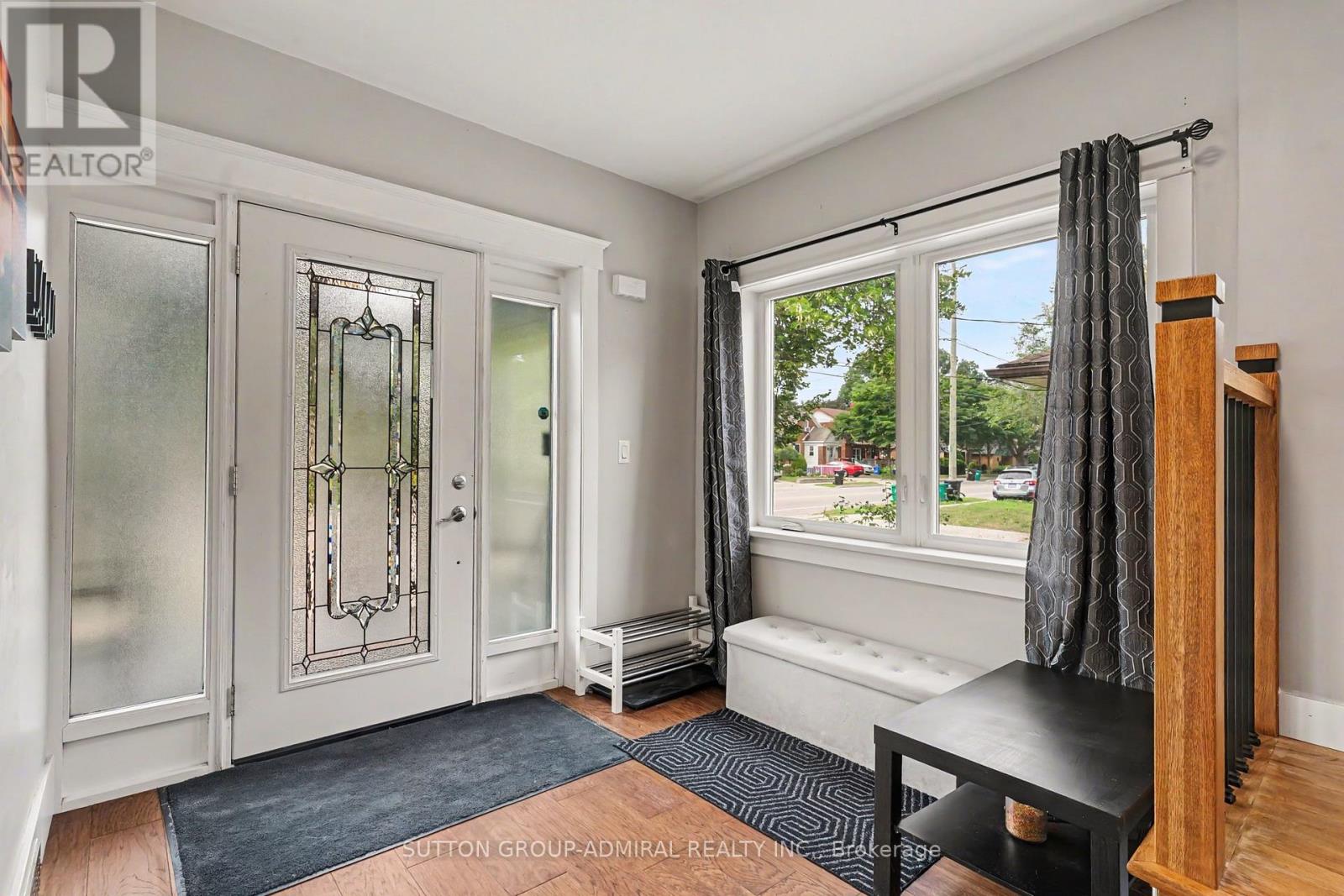 406 STIRLING AVENUE S