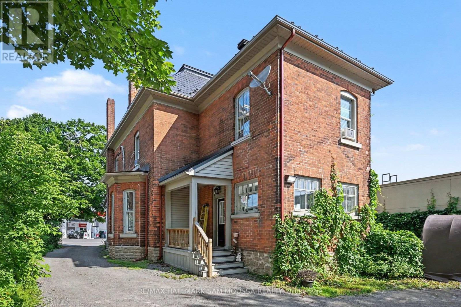 6 LAKE AVENUE W