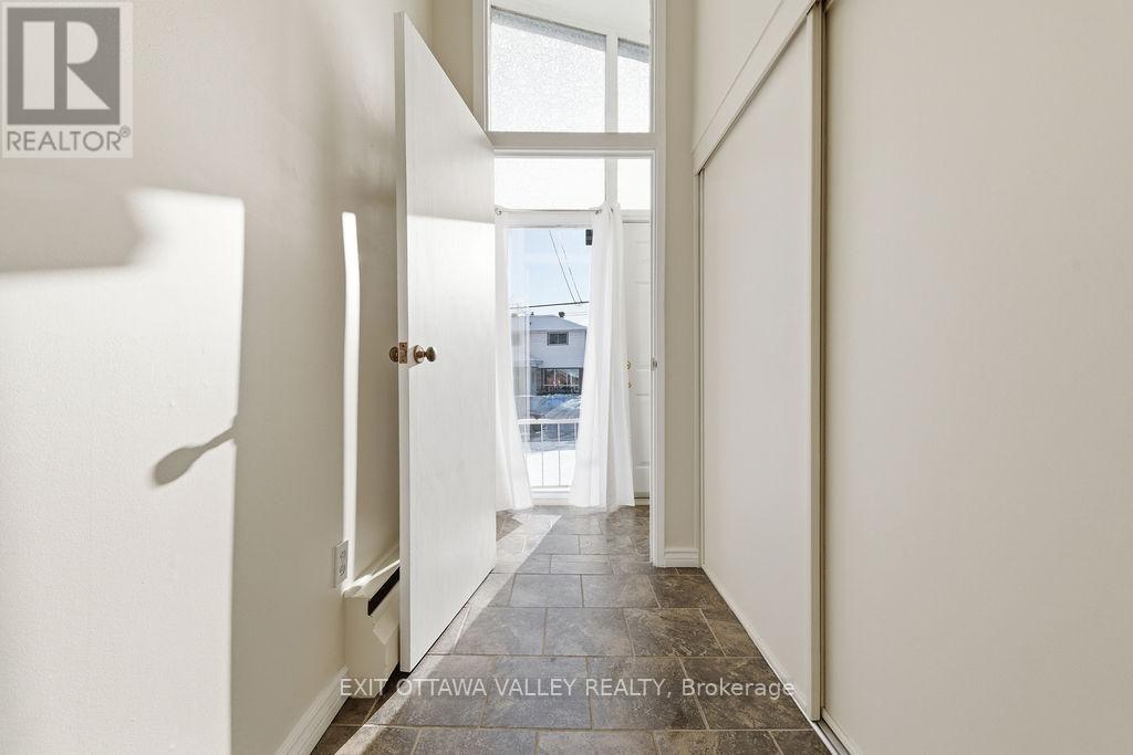 3 NEWTON CRESCENT - Photo 4