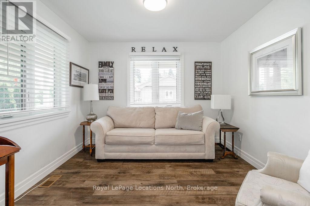 43 NAPIER STREET W
