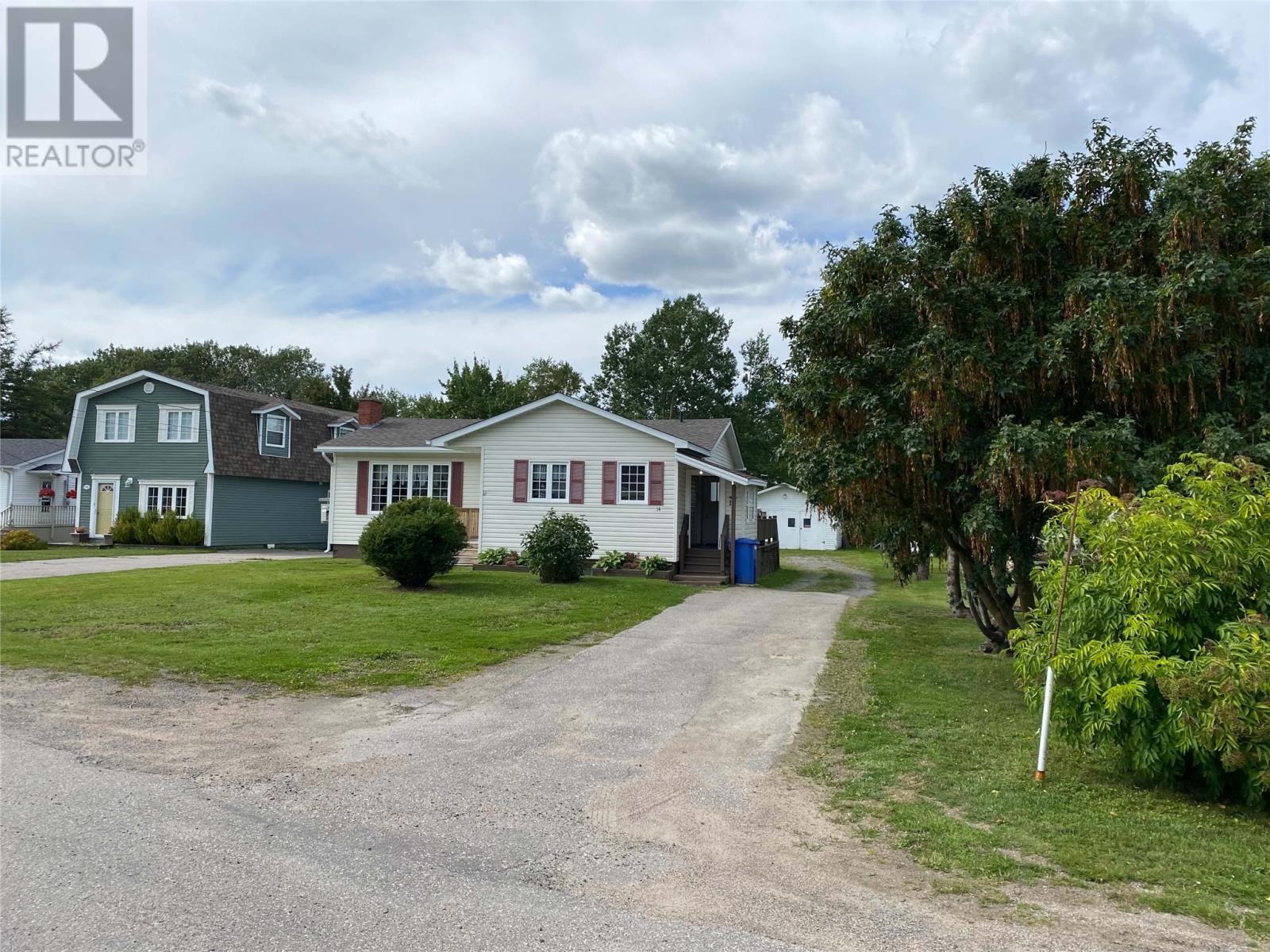 14 Hillview Heights