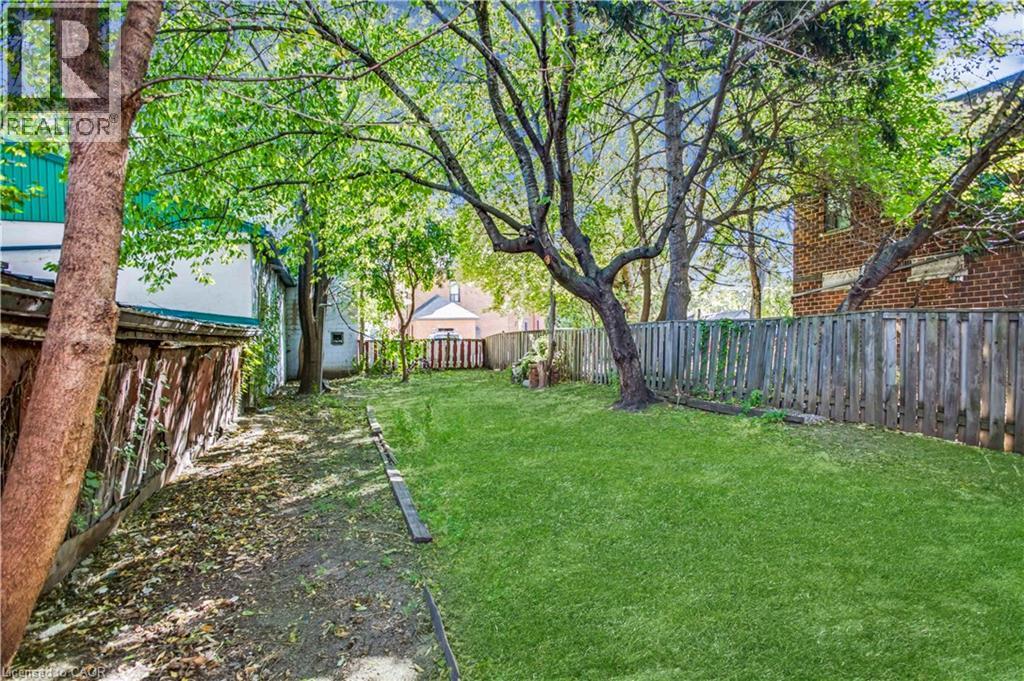 128 JOHN Street N