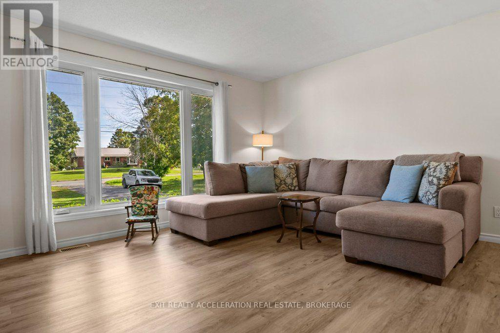 504 CORONATION BOULEVARD - Photo 4