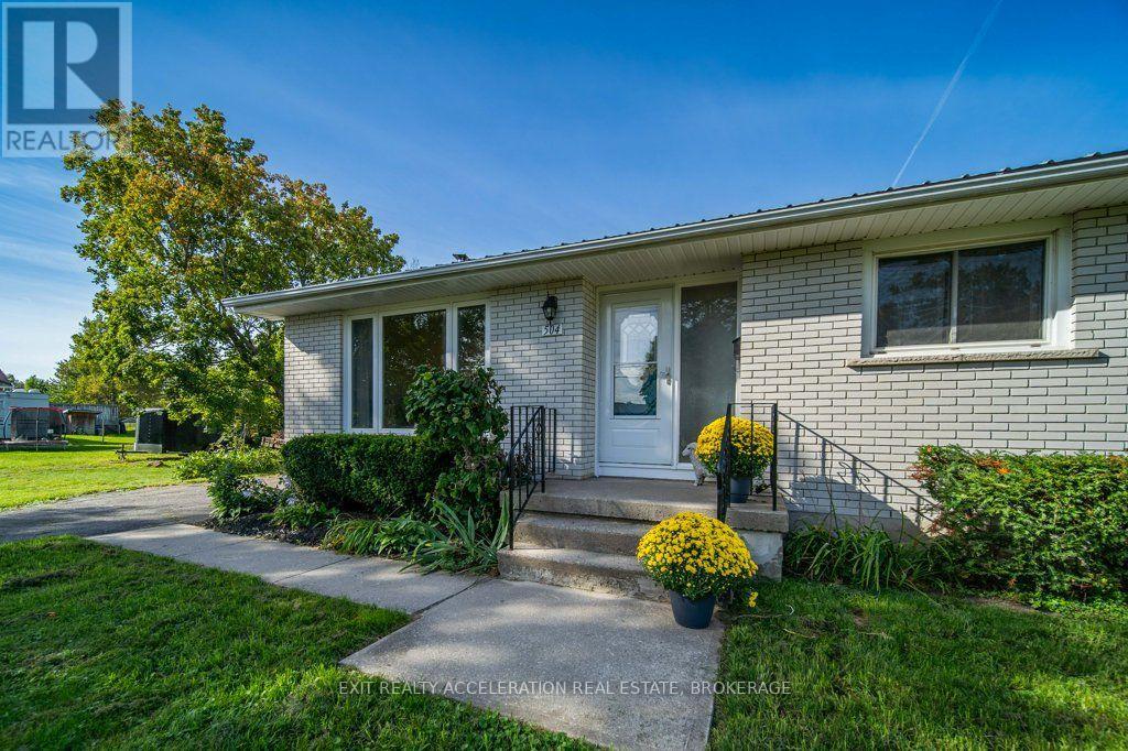 504 CORONATION BOULEVARD - Photo 3