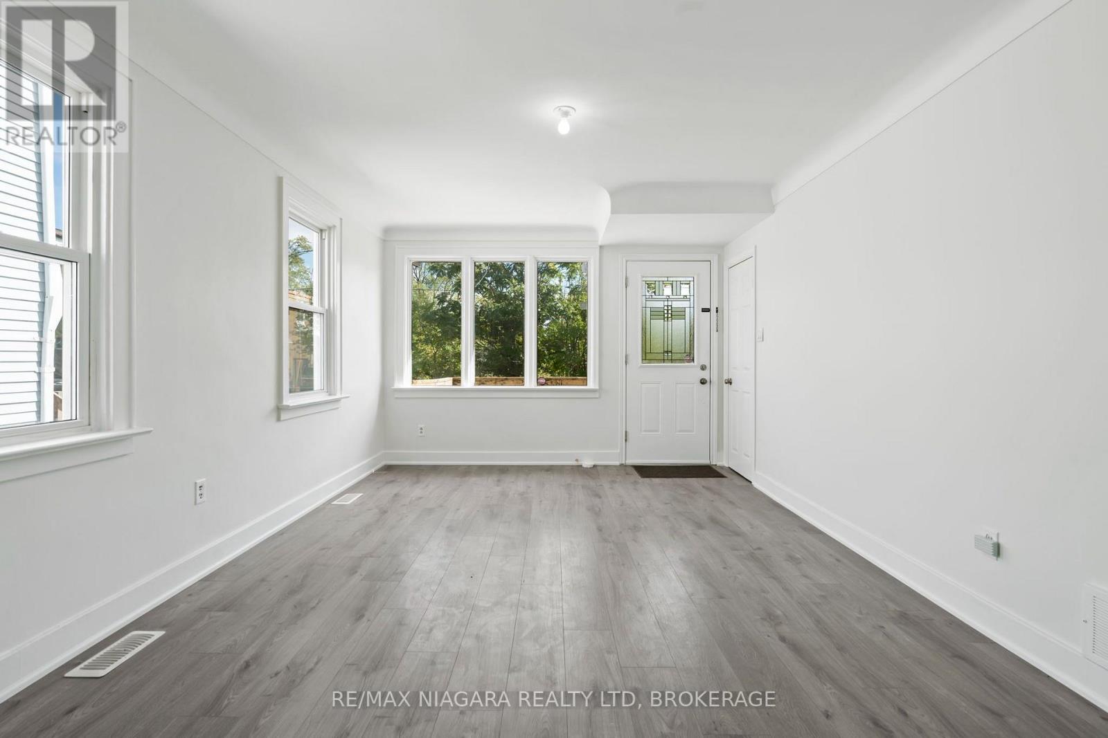 (MAIN LEVEL) - 9 PRINCE STREET