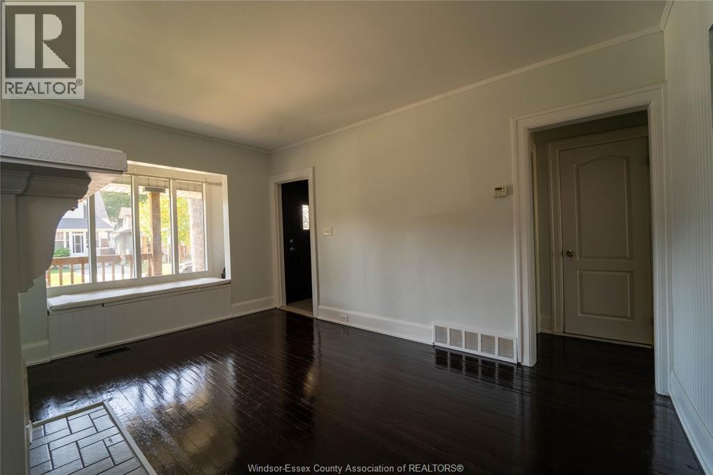 966 CURRY AVENUE