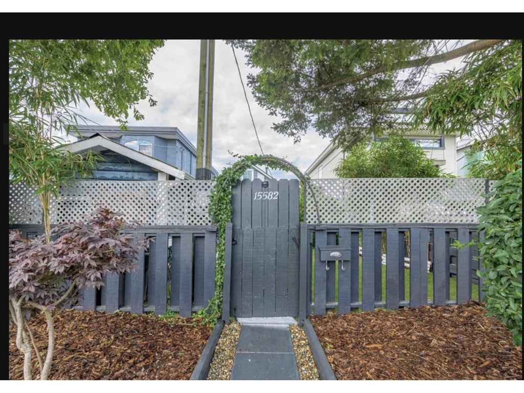 15582 VICTORIA AVENUE, WHITE ROCK, BC V4B 1H7 - Image 1180293650.jpeg?d=l