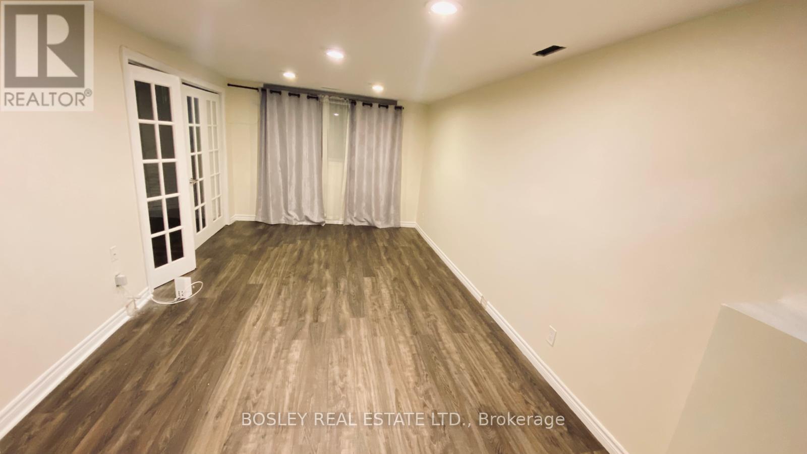 508 PINETREE CRESCENT