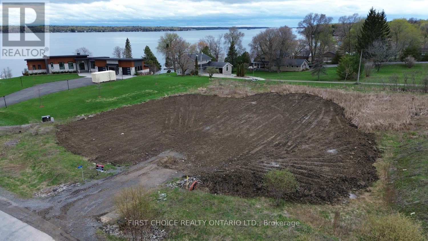4 SHORESIDE WAY S
