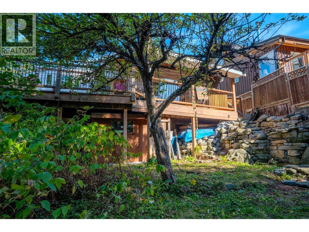 1424 FALLS STREET, NELSON, BC V1L 1J4 - Image 2686166342.jpeg?d=l