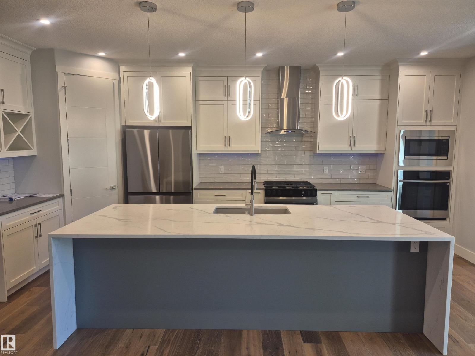 9515 75 AV NW