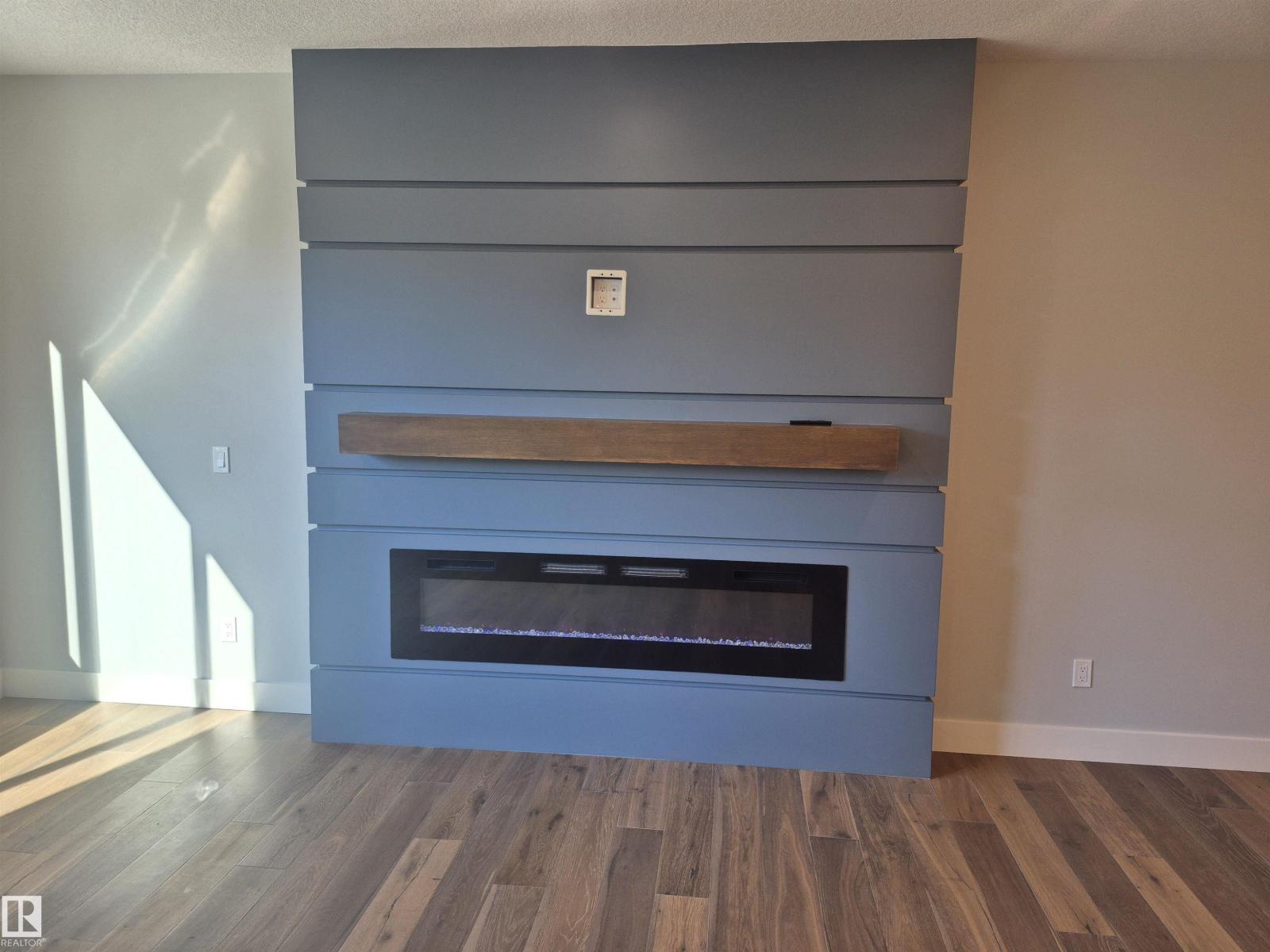 9515 75 AV NW