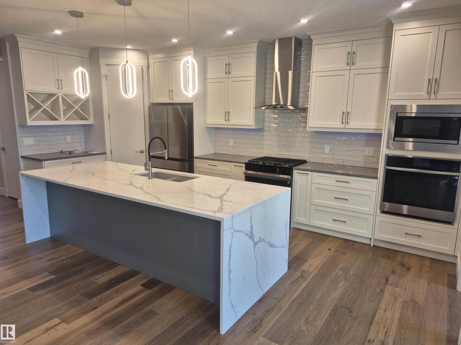 9515 75 AV NW