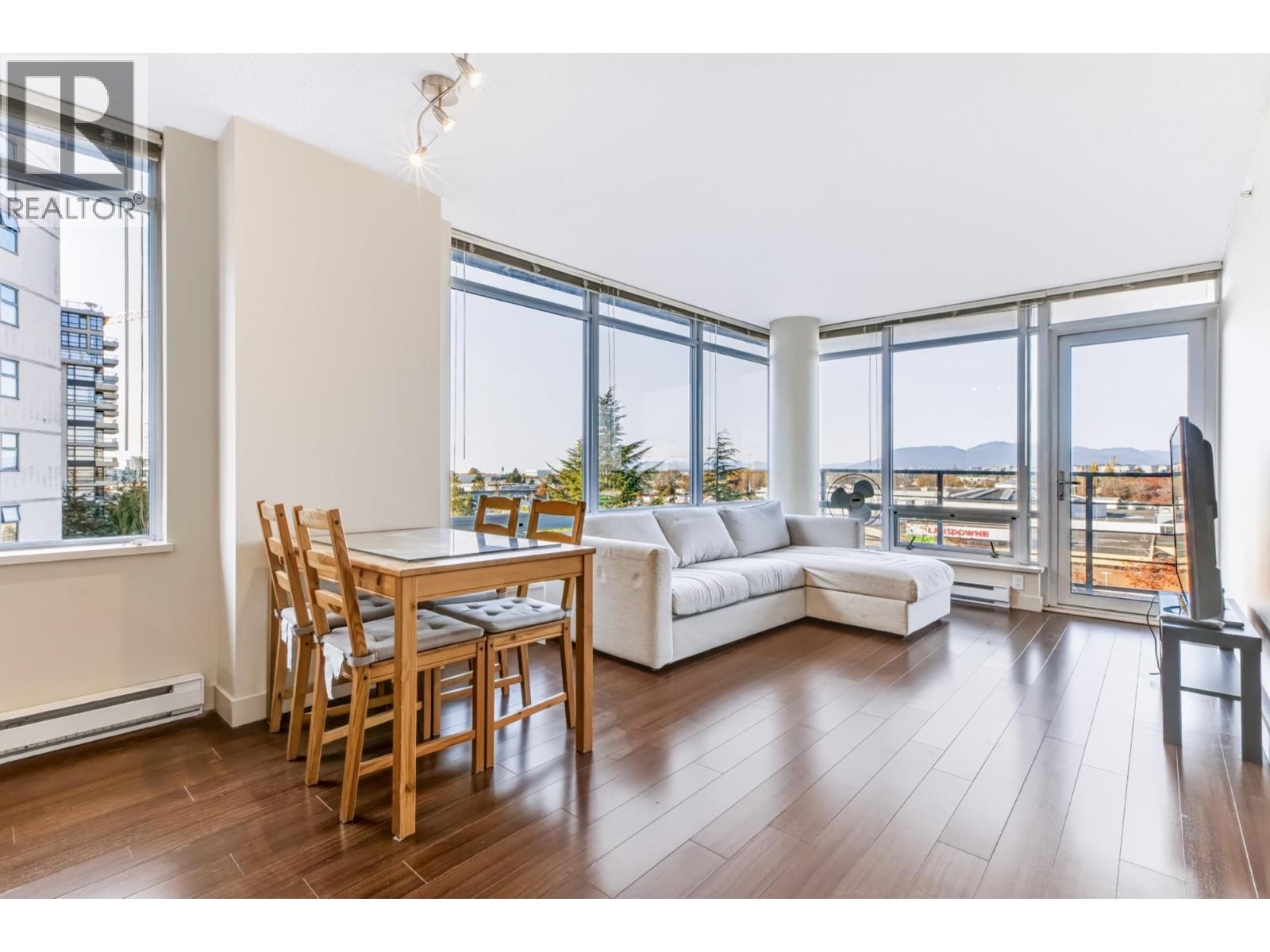 804 8280 LANSDOWNE ROAD