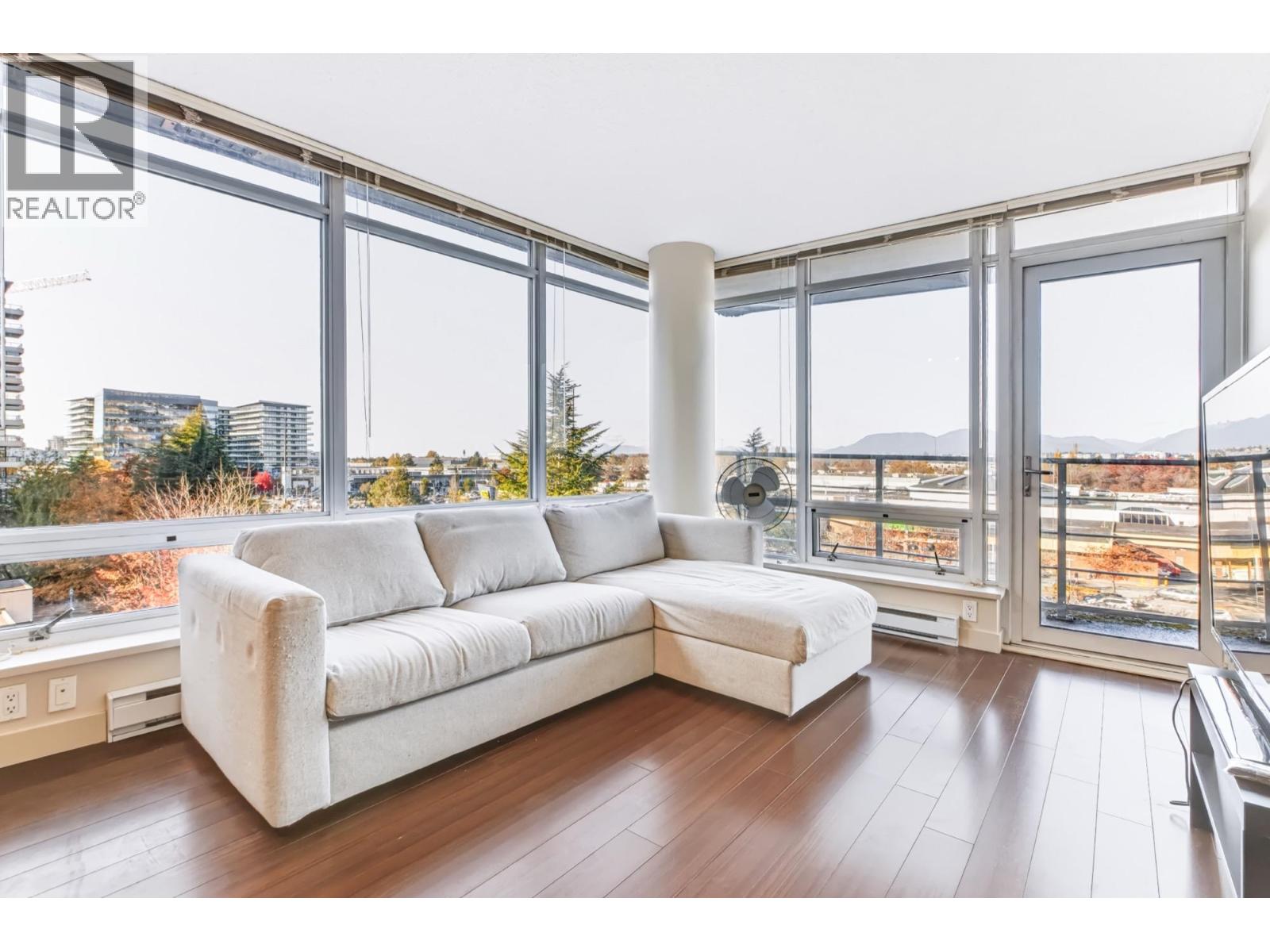 804 8280 LANSDOWNE ROAD