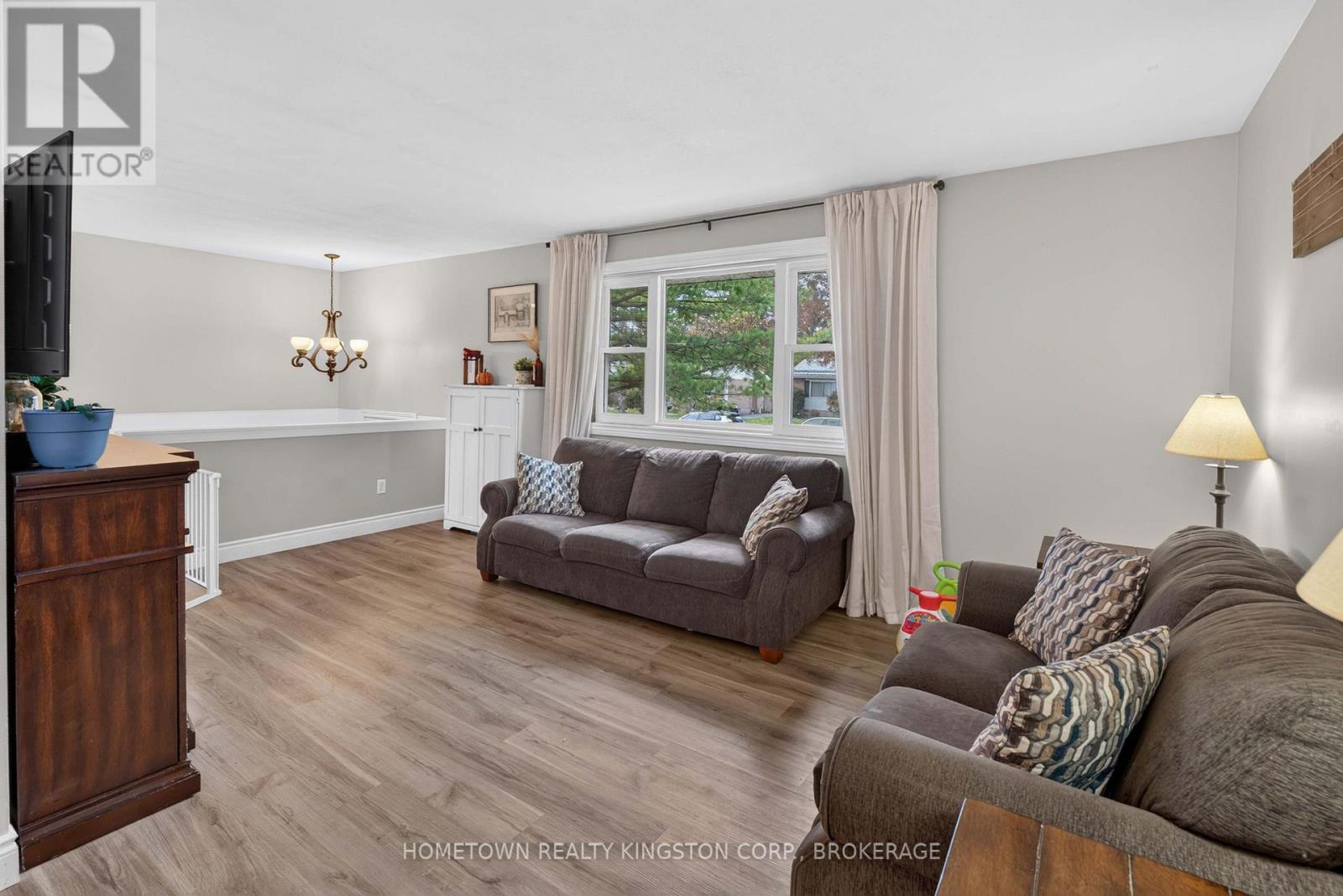 192 CAMBERLEY CRESCENT