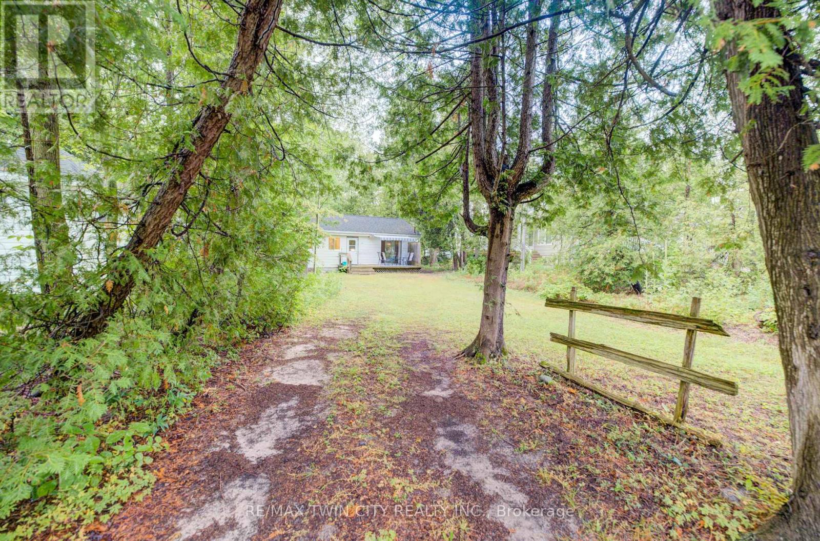 757 VICTORIA ROAD