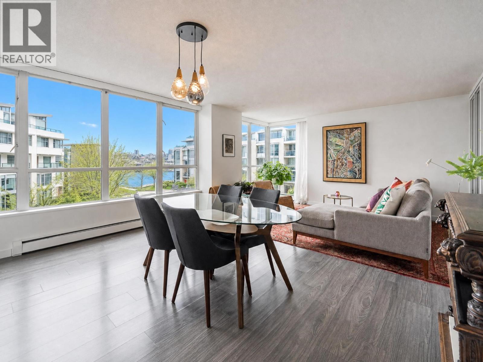 302 1228 MARINASIDE CRESCENT