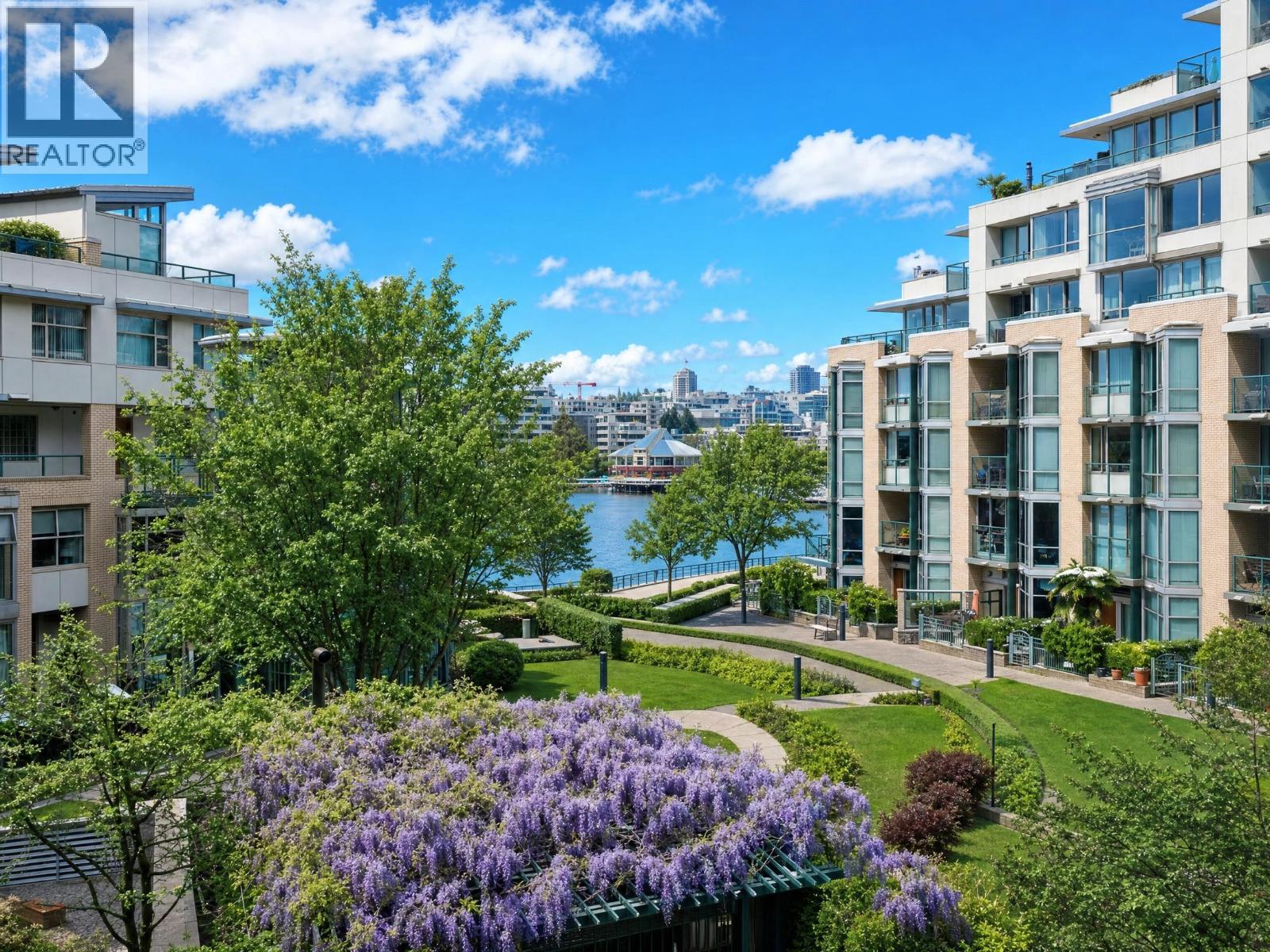 302 1228 MARINASIDE CRESCENT