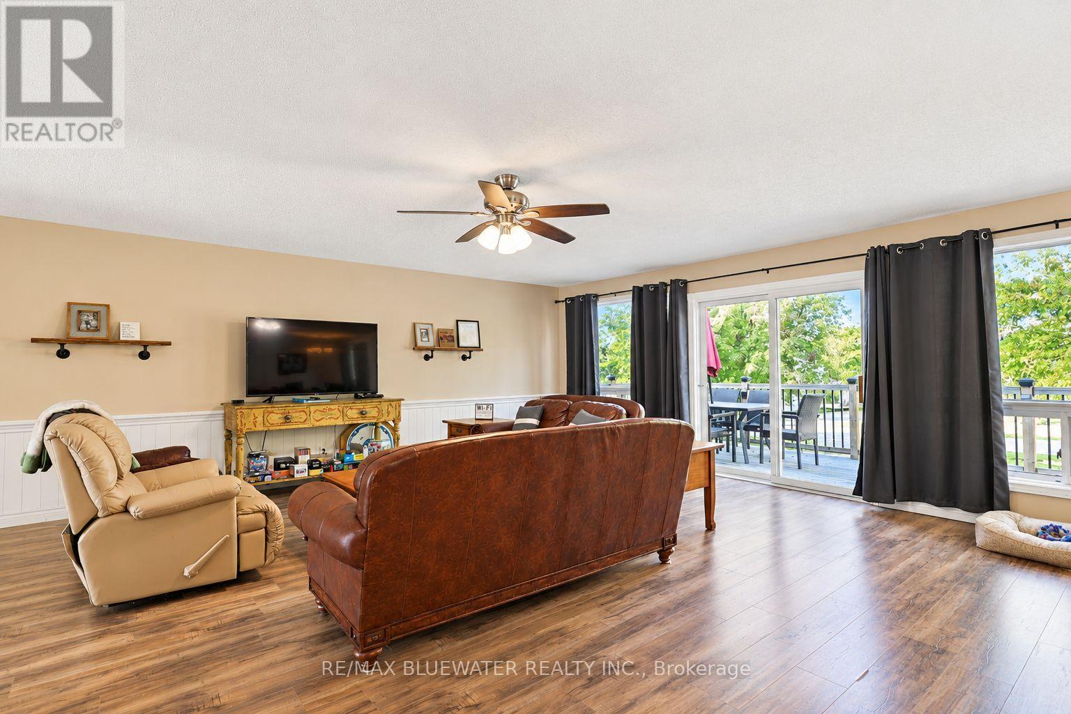 8437 DEFORE DRIVE