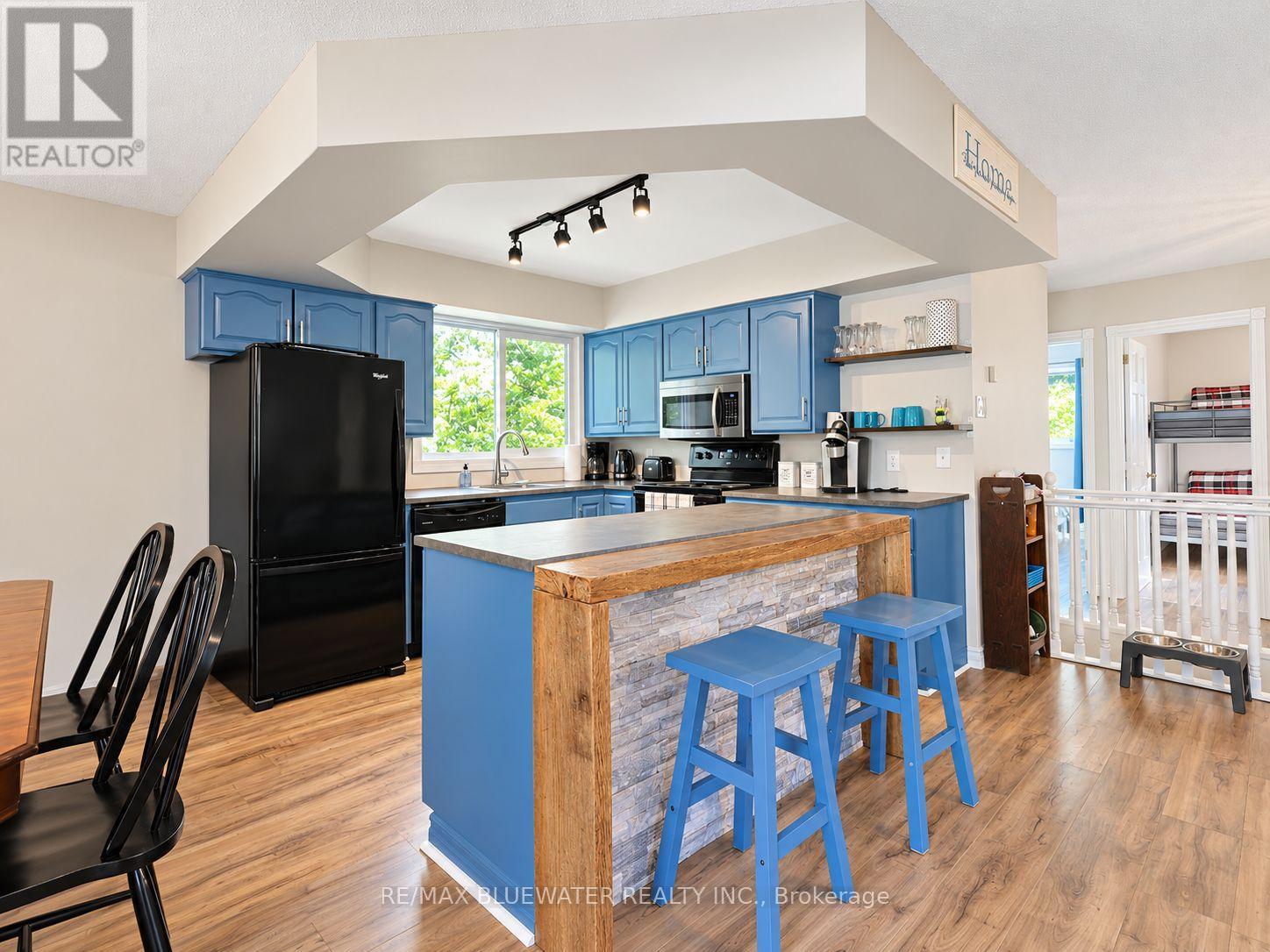 8437 DEFORE DRIVE