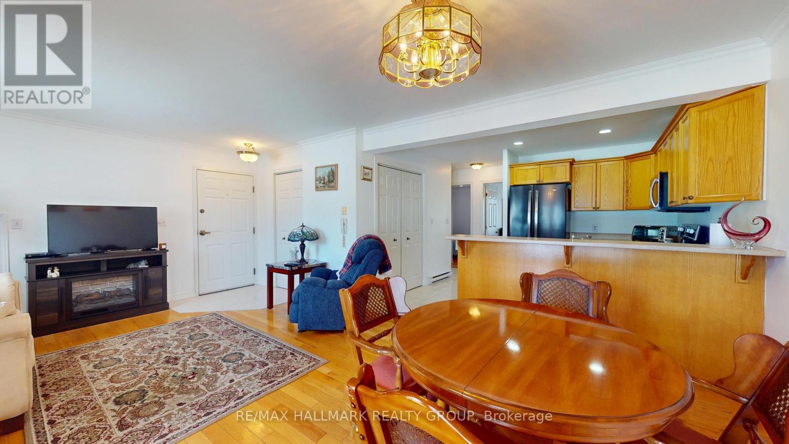 1102 - 237 OAK STREET W