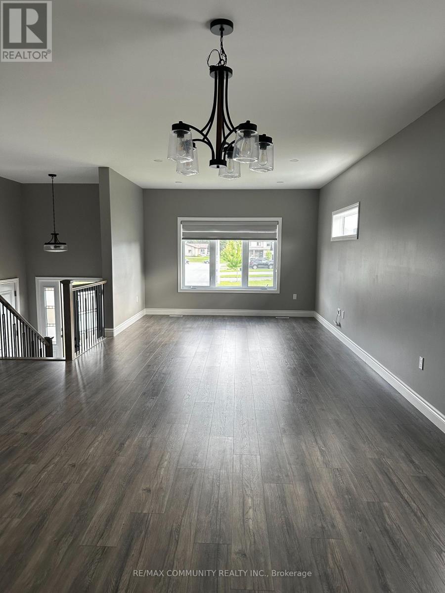 10 REDWOOD DRIVE