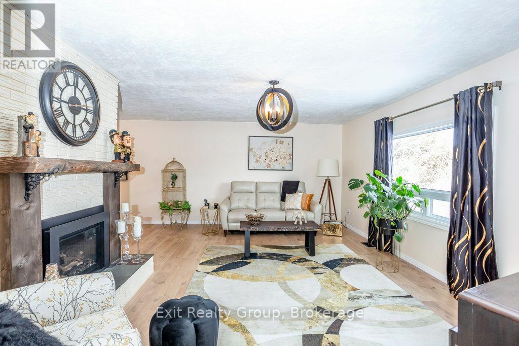 640 VICTORIA STREET N - Photo 2