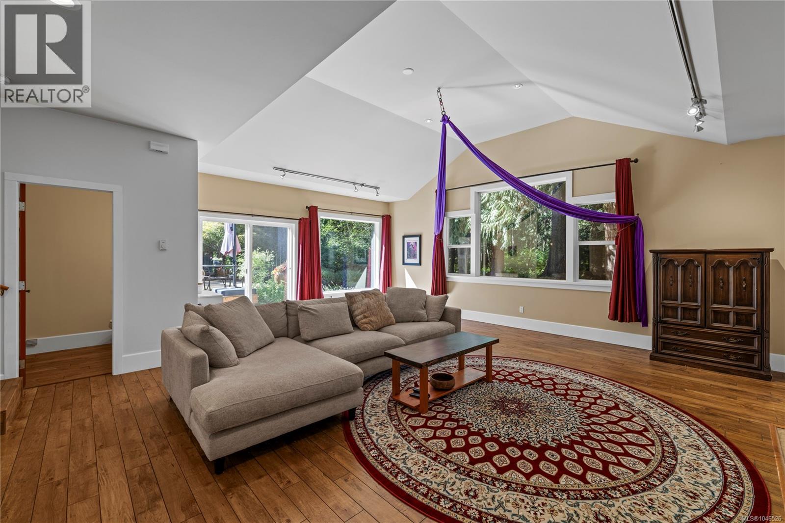 825 Fern Rd E