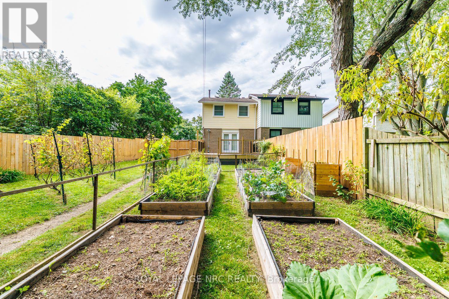 46 GRAYSTONE CRESCENT